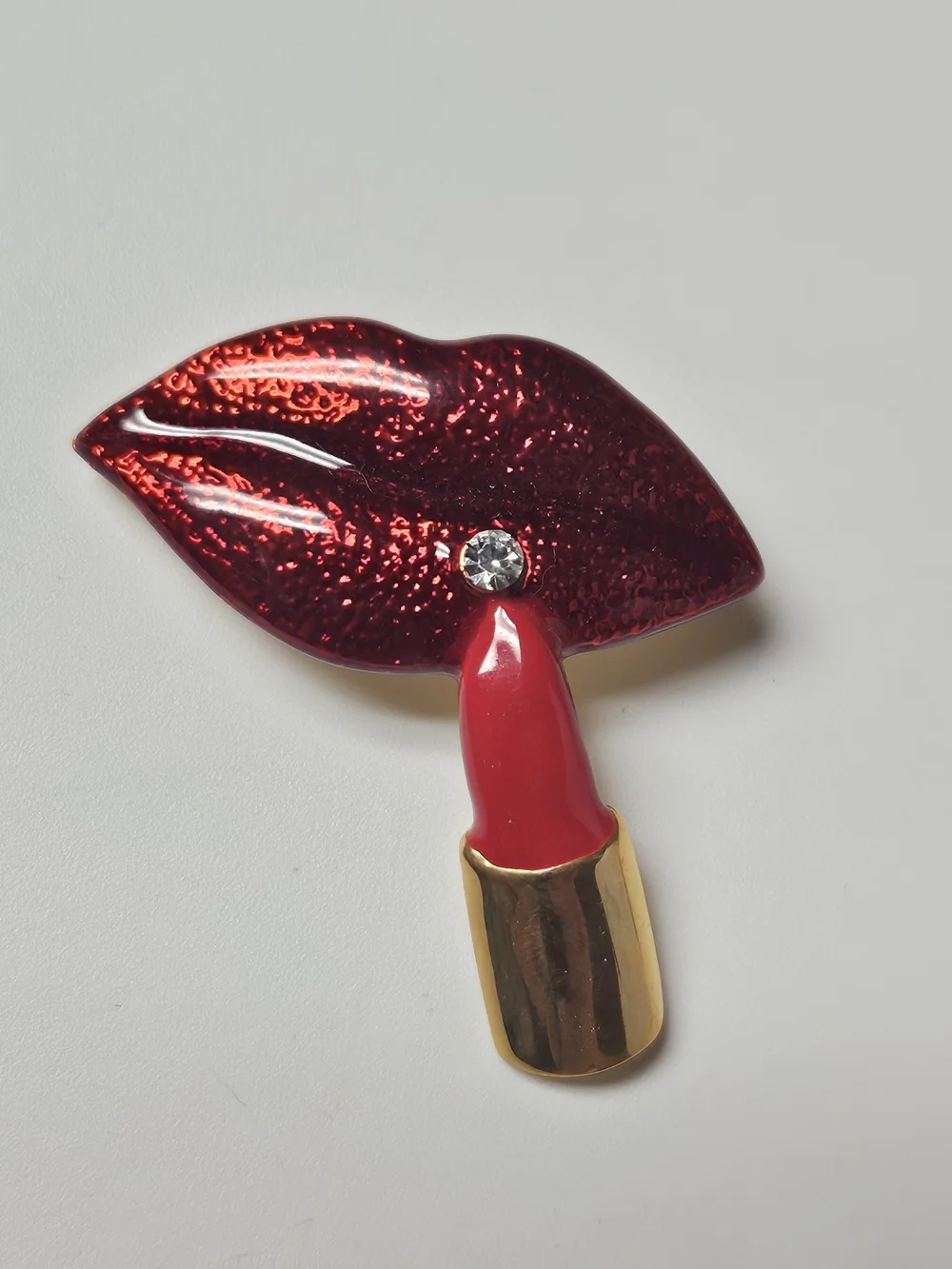 Red Lipstick & Rhinestone Lip Brooch – Bold Red Enamel Accent